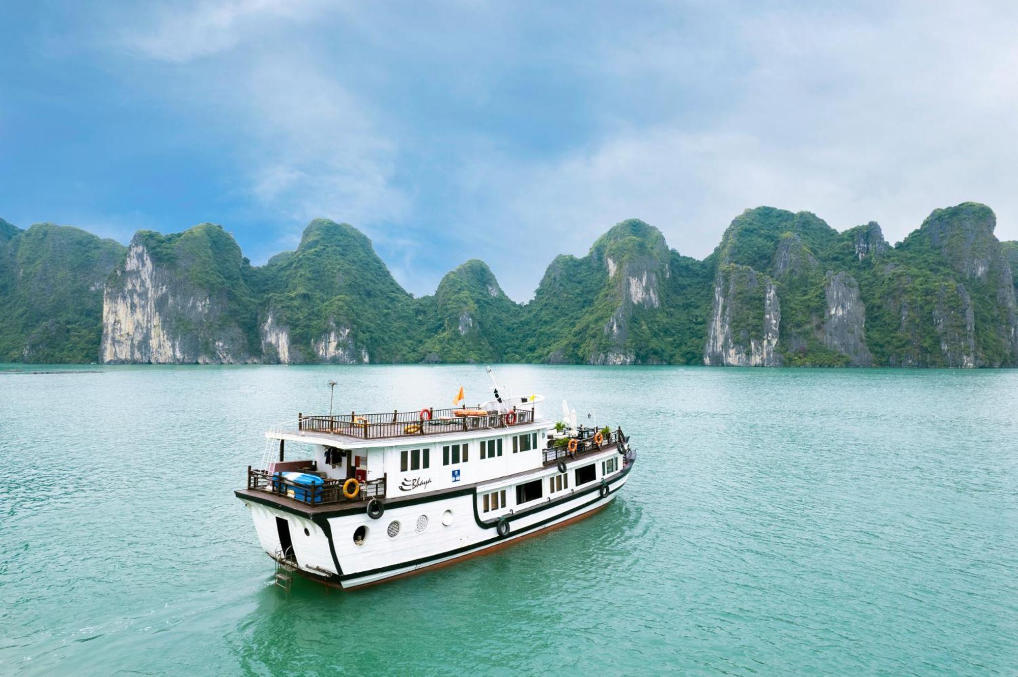Готель Bhaya Legend Cruises Халонг Екстер'єр фото