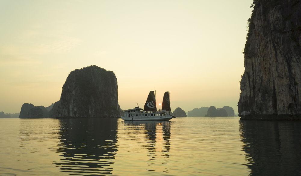 Готель Bhaya Legend Cruises Халонг Екстер'єр фото